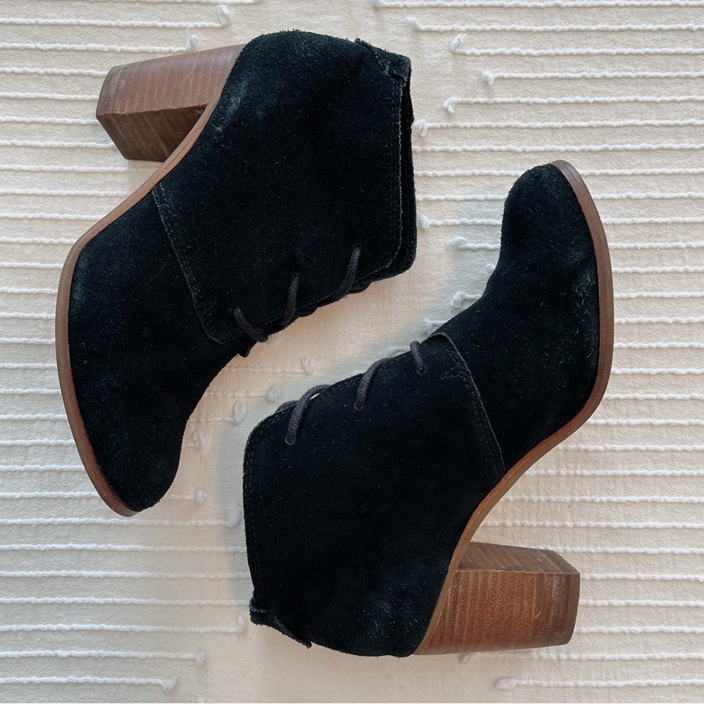 TOMS *discontinued* Lunata black suede lace-up bootie - good condition